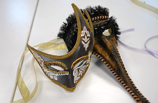 Мужская венецианская карнавальная маска: сувенир 